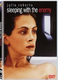 Sleeping with the Enemy (1991): Amazon.in: Julia Roberts, Patrick Bergin,  Kevin Anderson, Elizabeth Lawrence, Joseph Ruben: Movies & TV Shows