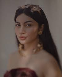 Ariel tatum colmek - edutime.ge