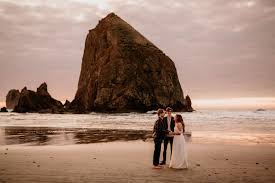 How To Elope With Your Family In 2020 Cannon Beach Photography Beach Elopement Beach Wedding Photography