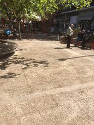 Συνωστισμός παρατηρήθηκε στην πλατεία βαρνάβα στο παγκράτι. Xbahryao20m Hm