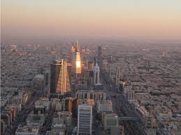 رحلة إلى برج المملكة بالرياض صحفي أجنبي يروي تجربته داخل جسر المشاهدة بالبرج