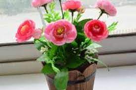 Cara merangkai bunga plastik yang berikutnya adalah dengan pemilihan vas. Meriahkan Hari Raya Dengan Rangkaian Bunga Cantik