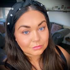 Tracy Pike's Instagram, Twitter & Facebook