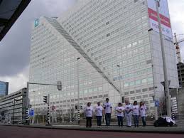 However, later, as he fights on the roof top, he is back into the clothes he was wearing earlier. Fan Meeting In Rotterdam
