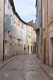 Im jahr 1205 eroberte der könig von frankreich philipp ii. Die Strasse Der Mittelalterlichen Stadt Tarascon In Der Provence Frankreich Lizenzfreie Fotos Bilder Und Stock Fotografie Image 20615524