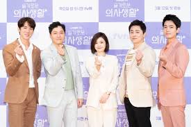 Jang dong gun, song joong ki, kim ji won, kim ok bin. ìŠ¬ê¸°ë¡œìš´ ì˜ì‚¬ìƒí™œ ì‹œì¦Œ2 ë°©ì˜ì¼ ë‚ ì§œ
