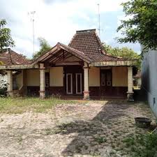 Joglo situbondo sesuai dengan namanya banyak ditemukan di daerah situbondo, jawa timur. 3 Rumah Adat Jawa Timur Gambar Nama Keunikan Penjelasan