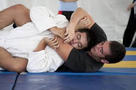 Put this guy to sleep with a triangle choke. The Physiology Of A Rear Naked Choke Or What Happens When You Get Choked Out Breaking Muscle