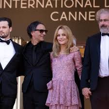 Ex von johnny depp vanessa paradis heiratet regisseur samuel benchetrit. Photos Cannes 2021 Vanessa Paradis Divine En Rose Pour Monter Les Marches Avec Samuel Benchetrit Gala