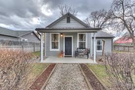 Find log cabins in texas for sale. Country Cottages Under 200k In Beautiful Spots For Sale Right Now