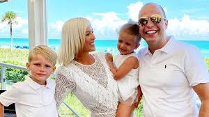 Oksana kolenitchenko und ihre familie zogen vor fast drei jahren nach los angeles, um einen eigenen nachtclub zu eröffnen. Jetzt Lebt Sie In Hollywood Oksana Wohnte Mal Im Asylheim Promiflash De