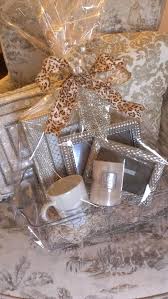 Holiday Gift Basket With Picture Frames Scented Candle And Coffee Mug In Chicken Wir Christmas Gift Decorations Holiday Gift Baskets Vintage Christmas Gifts