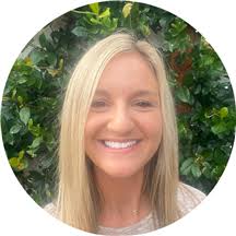 Kelly Weakley's Instagram, Twitter & Facebook