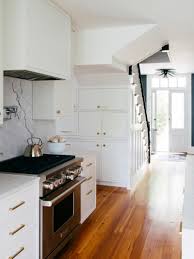Eclectic, modern, and traditional looks can all be achieved with the right hardware on a white cabinet. The 7 Best White Paint Colors For Kitchen Cabinets