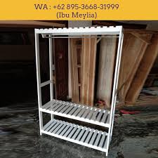 Harga hanger dan gantungan baju besi biasanya cukup murah. Inilah 52 Harga Rak Baju Distro