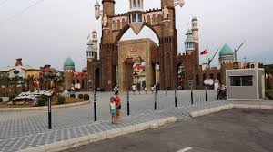 almina ve dilara osmaniye masal parktaki oyuncaklarla oynadi youtube kids masal park oyuncak