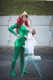 Breastfeeding cosplayer stands up for every superhero mom – SheKnows