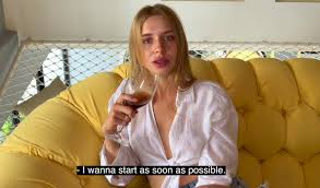 У режиссера порно встал член на анал со стройной подружкой