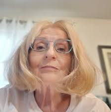 What's the smallest town Bob Dylan has played in?