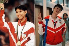 Badminton players play the racquet sport, badminton. 10 Potret Laura Basuki Perankan Susi Susanti Susah Bedain