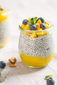 Prepara un budino con i semi di chia. Chia Pudding Ricetta Base Budino Di Semi Di Chia Vegan
