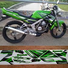 Kawasaki ninja ss memiliki tampilan sporty dengan hedlamp berbentuk bundar yang menambah kesan gahar motor ini. Striping Stiker Ninja Ss 2013 Hijau Cuting Mesin Kuat Divernis Shopee Indonesia
