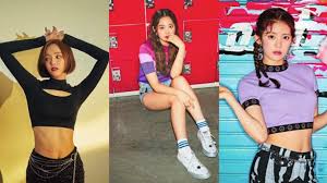 The group debuted with jooe, hyebin, nayun, nancy, jane and yeonwoo the group debuted with their first mini album welcome to momoland. Taeha And Yeonwoo Leave Momoland Daisy S Status Still In Discussion