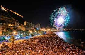 The traditional noche de san juan, celebrated on the night of june 23 and which sees roaring bonfires and barbecues, has been cancelled along the costa del sol for a second year in a row in an. Hogueras De San Juan En Alicante Fiestas De Verano
