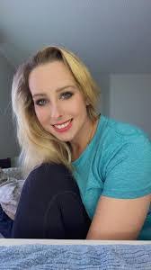 Leanne Stark's Instagram, Twitter & Facebook