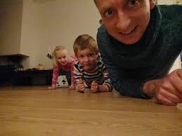 Ik ben Casper Höyng, de vader van Siebe (5) en Mette (3). Ik werk als  marketeer voor Medilex Onderwijs, dat studiedagen en cursussen voor de  onderwijssector organiseert. Samen met Elise en onze