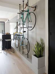 La Decoration Industrielle Vous L Aimez Un Peu Beaucoup Ou Passionnement Planete Deco A Homes World En 2020 Salle De Velo Rangement Velo Appartement Decoration Maison