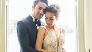 Beyazbegonvil Neslihan Atagul Ve Kadir Dogulu Evlendi Dantel Gelinlik Gelinlik The Dress