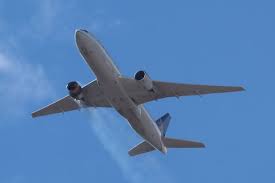 The world's largest twinjet and commonly referred to as the triple seven, it can carry between 283 and 368. Lfhbwgpkwpy Km