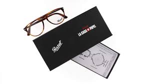 El profesor nativo analizará tus necesidades (o las de tu hijo), y podrá prepararte un programa de clases particulares personalizado; We Have Pointed The El Professor Glasses At Casa De Papel For You Visiofactory