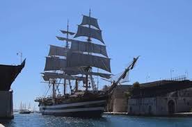 L'amerigo vespucci aveva una nave gemella. Taranto La Storica Nave Amerigo Vespucci Incanta La Citta Puglia Com