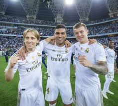 Con ella, volvió casemiro al corazón del equipo para liberar al metrónomo alemán y desatar al modric más hiperactivo. Troll Football On Twitter The Best Midfield Trios Of Modern Era