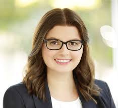 Carrie Thomson's Instagram, Twitter & Facebook