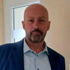 Imprenditore muore in moto