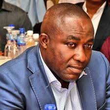 Kwame Despite speaks after the blood donation