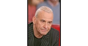 Fils du médecin et résistant pierre fugain, il grandit dans la campagne iséroise avant de faire ses études au lycée champollion de grenoble. Michel Fugain 15 Dec 18 Sat At Casino Du Liban Ticketing Box Office