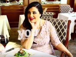 Είναι ηθοποιός, απόφοιτη του εθνικού θεάτρου και έχει σπουδάσει χορό, κλασική κιθάρα και τραγούδι. Maria Tzompanakh Den 8a Ekana Se Aythn Th Hlikia Ena Tetoio Bhma An Den Video Aera Gr