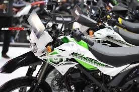 Nah untuk pemilihan warnanya sendiri akan lebih baik jika menyesuaikan dengan warna bodi. Foto Warna Baru Kawasaki D Tracker 2018 Tipe Standar Dan Se Harga Spesifikasi Bmspeed7 Com