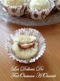 Boule Noix De Coco Ultra Fondante Coeur Kinder Les Delices De Fatoumaa Houariii Carnet De Recettes Gateau Oriental Sans Cuisson Boule De Noix De Coco Recette Gateau Oriental