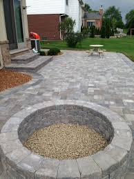 Stone Patio With Built In Fire Pit 30 Awesome Paver Patio Ideas With Building Tips That Really Pops Patio Pavers Design Stone Patio Designs Patio Stones