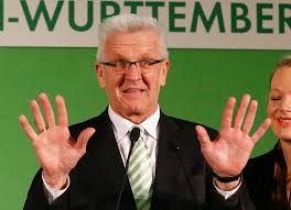 Der grüne ist weit über die eigenen parteigrenzen hinaus beliebt bei den menschen. Triumph Bei Der Landtagswahl Kretschmann Hebt Grune In Den Himmel Baden Wurttemberg Stuttgarter Zeitung