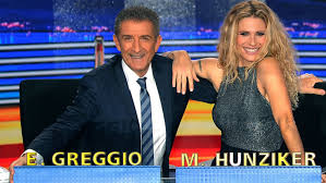 Ezio greggio, attraverso un'intervista su gente, decide di raccontare in modo molto approfondito dei lunghi anni di striscia la notizia. Striscia La Notizia Al Via Da Oggi La 32esima Edizione Ezio Greggio E Michelle Hunziker Veline E Inviati Blog Tivvu