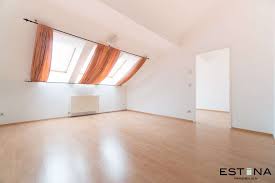Jetzt die passende wohnung finden! Provisionsfrei Perfekt Aufgeteilte 2 5 Zimmer Dachgeschosswohnung Wohnung Mieten Haus Kaufen Privatimmobilien Mietguru