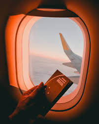 foto tumblr dentro do aviao travel aesthetic travel pictures travel photos foto tumblr dentro do aviao travel