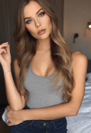 woman with matching tank top and pants, A sexy girl with blue eyes, a  portrait of Sophie Mudd, a portrait of Corinna Kopf, blonde hair and large  eyes Selfie einer jungen Frau -