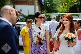 Actele de stare civilă privind cetăţenii români aflate în străinatate, care se înregistrează la misiunile diplomatice sau oficiile consulare de carieră ale româniei, se trimit prin ministerul afacerilor externe, pe măsura completării lor, la primăria. S Au Luat Adela Èi Ionut Pif Media